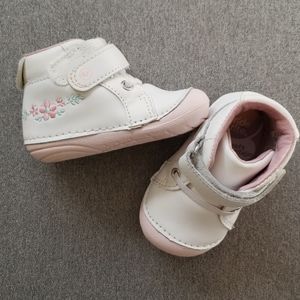 Stride rite soft motion Frankie sneaker size 3M